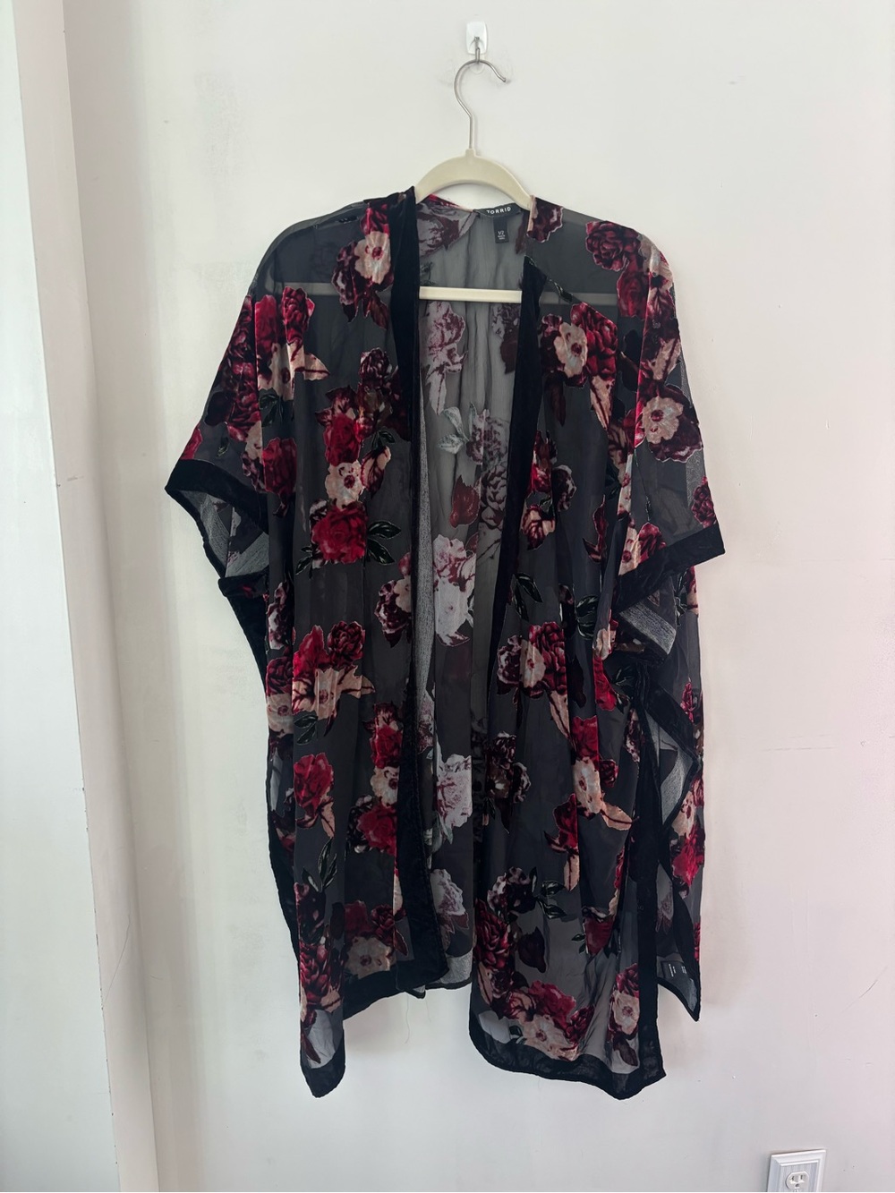 Torrid 1/2 Floral Velvet Burnout Short Sleeve Duster - Black & Burgundy
